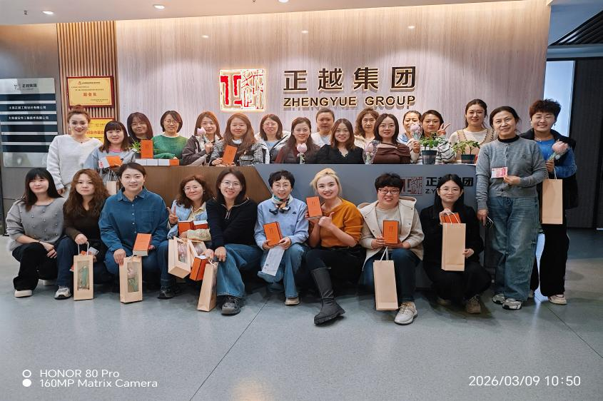 芳華悅己，逐光而行